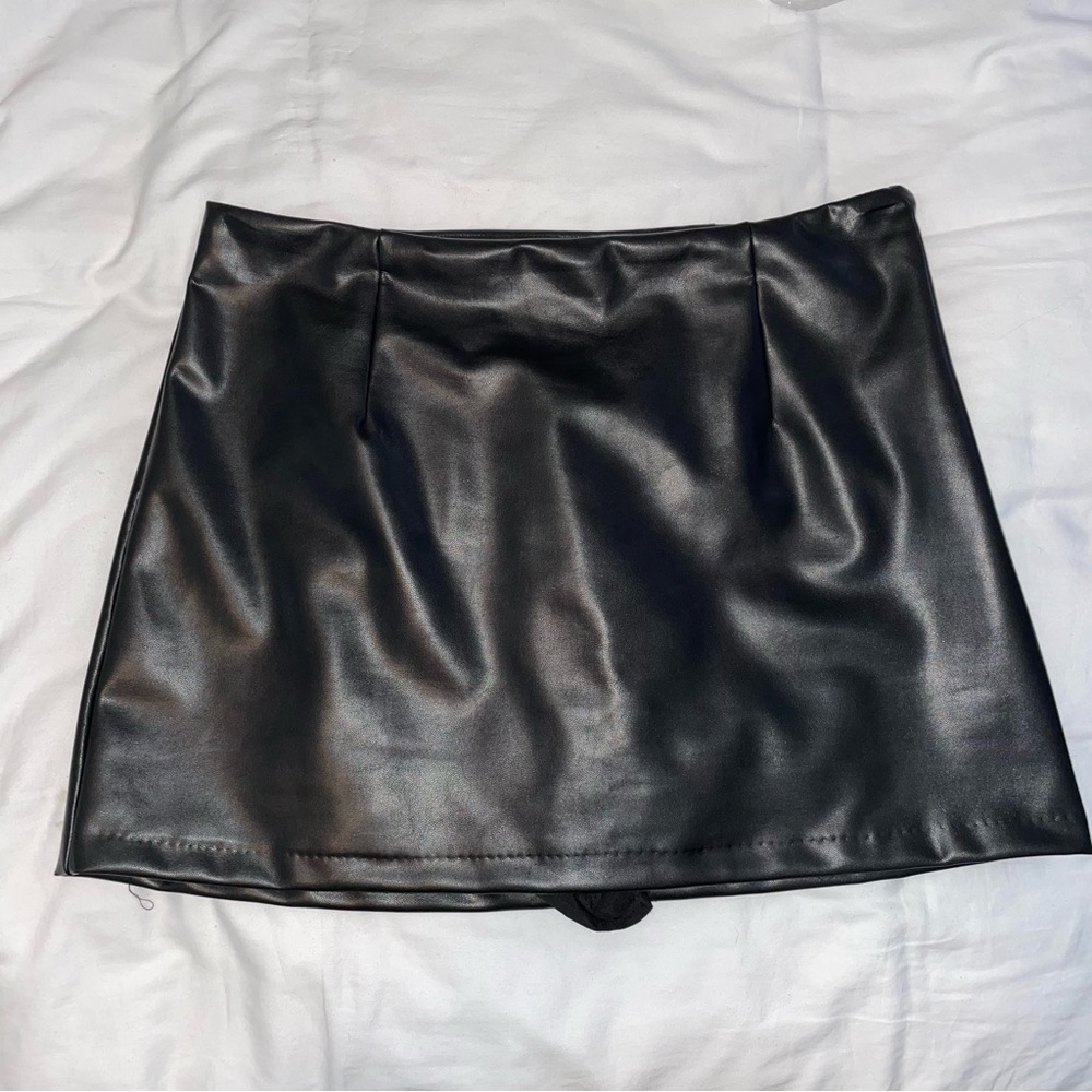 Abercrombie & Fitch Black Faux Leather Skort L - Picture 4 of 9